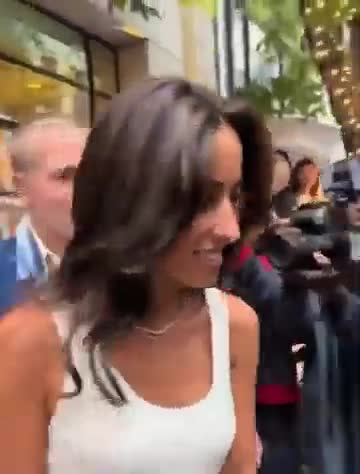 62 yaşlı Bred Pitt gənc sevgilisi ilə