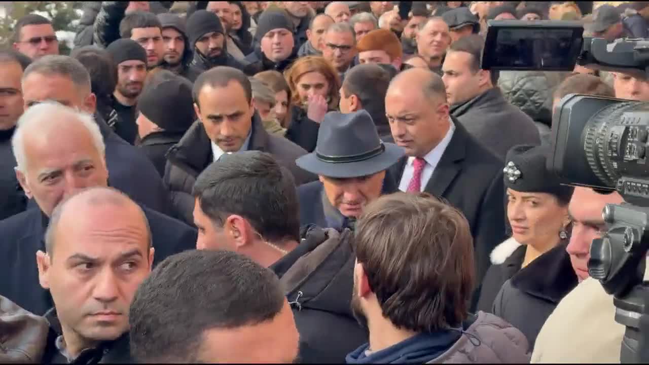 İrəvanda Paşinyanın başçılığı ilə yürüş keçirilir