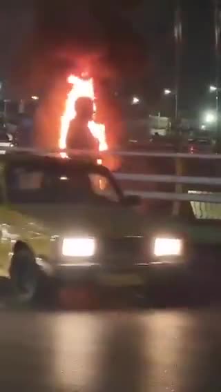 İranda Qasım Süleymaninin abidəsi yandırılıb