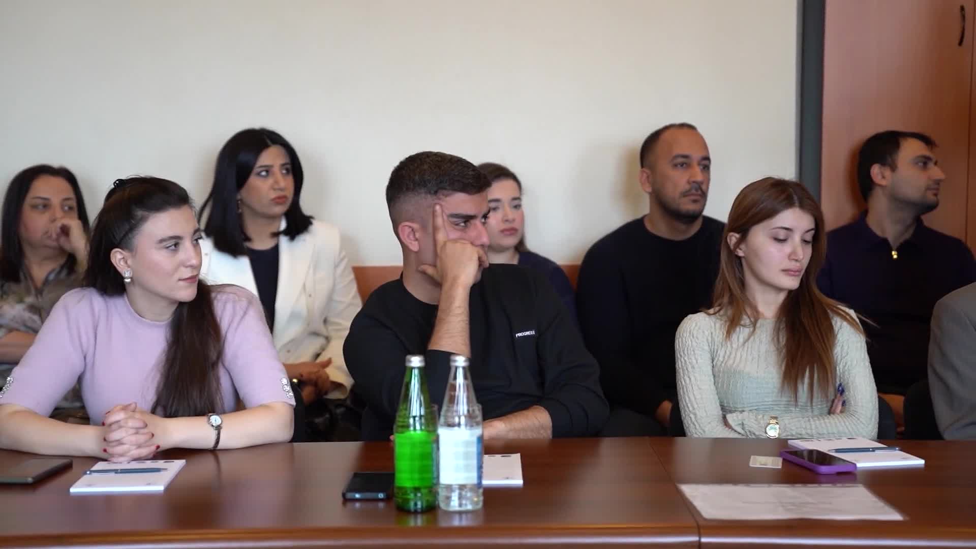 “Mediada Azərbaycan dili” mövzusunda təlimlərə start verildi 