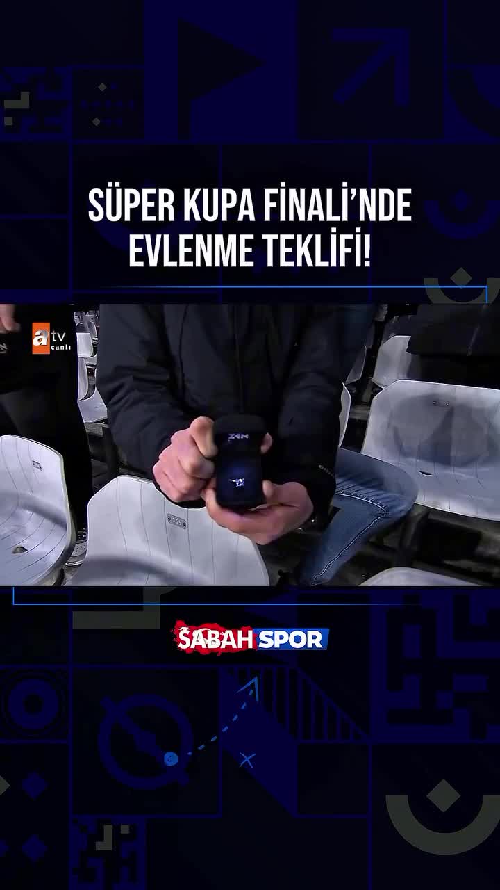 Derbi zamanı sevgilisinə evlilik təklif etdi