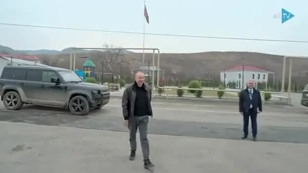 “Sənin boyuna qurban”