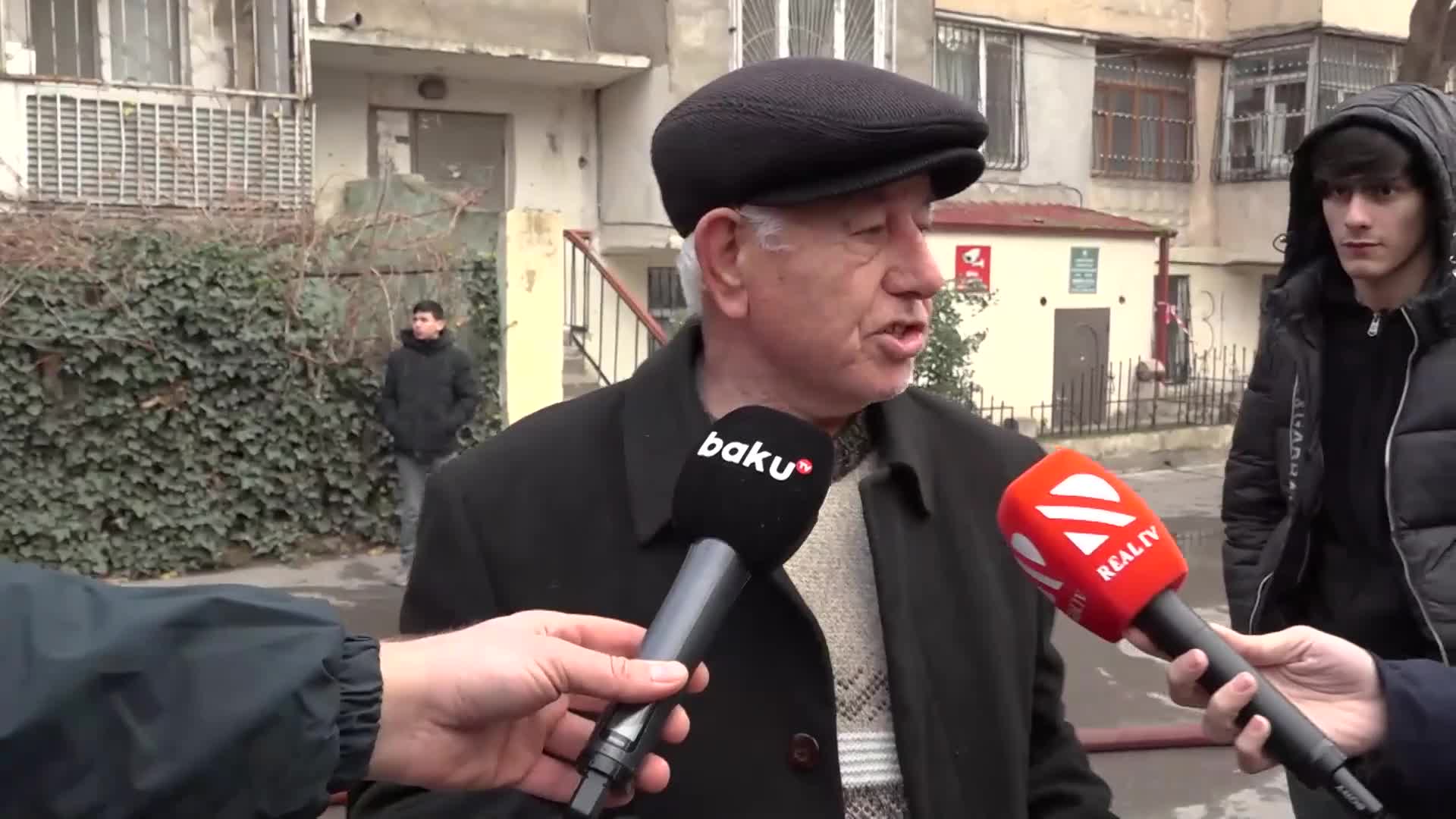 “Ev cəhənnəmə yansın, yoldaşımla nəvəmi son anda çıxarıblar”