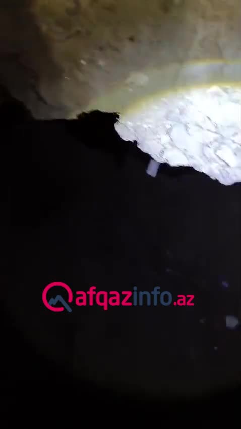 Boru partladı, evin altını su basdı