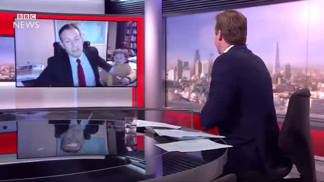 Canlı yayımda kuryoz hadisə