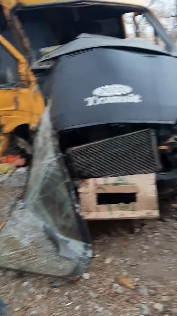 Şəmkirdə “Ford” ağaca çırpıldı