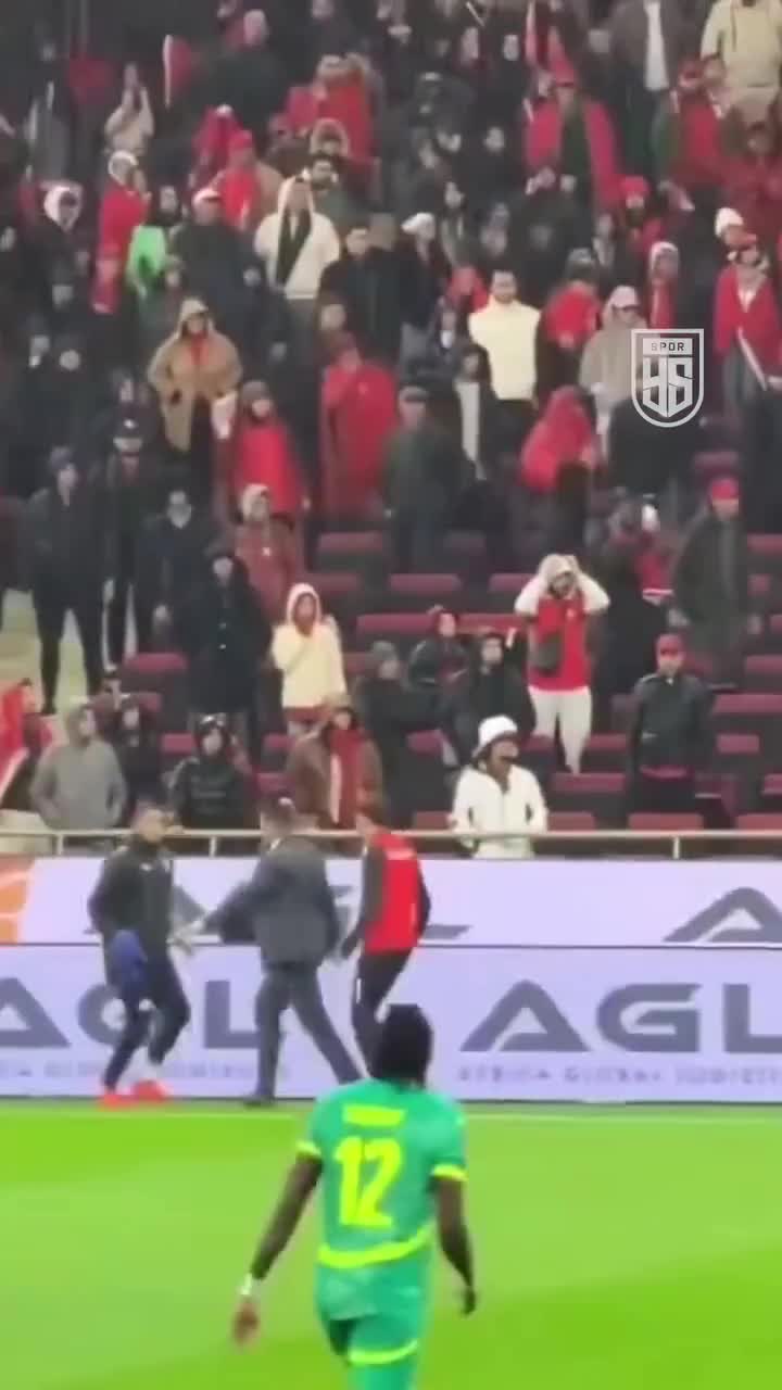 Mərakeşli futbolçular rəqib qapıçının dəsmalını oğurladılar