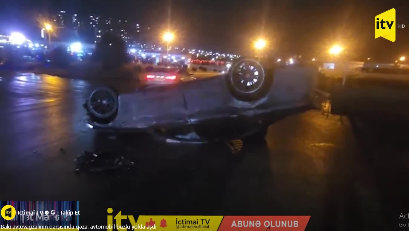 Bakıda sürüşən avtomobil aşdı