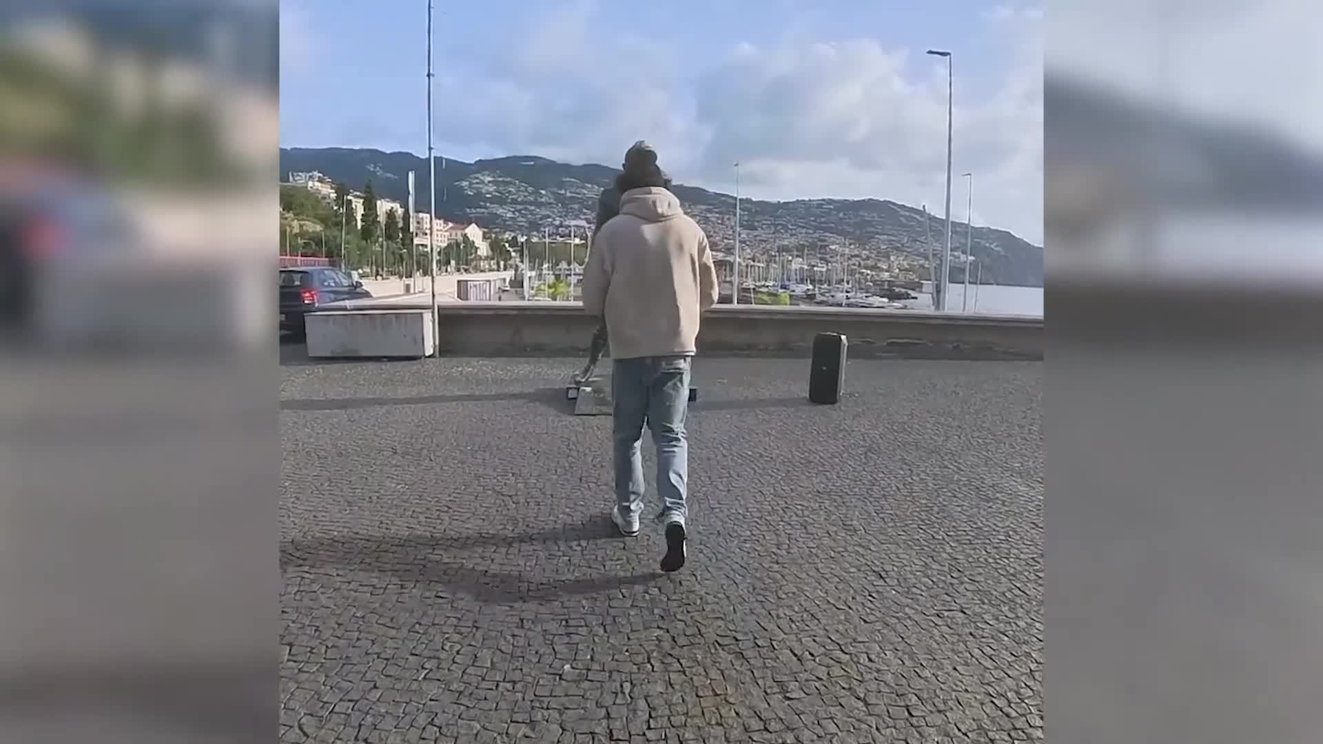 Ronaldonun heykəlini yandırdılar