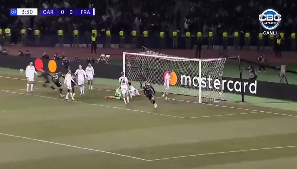 Matçın 4-cü dəqiqəsində Kamilyo Duran hesabı açdı