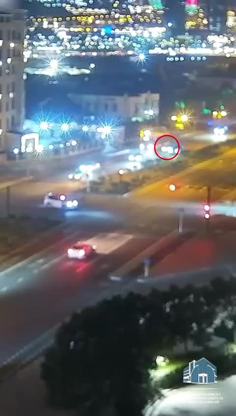 Qırmızı işıqda keçdi, işıqfora çırpıldı