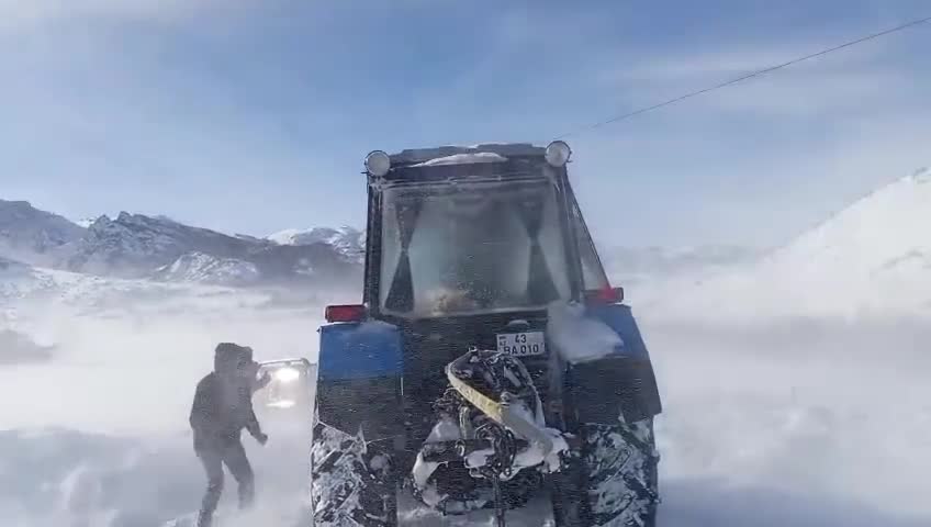 Lerikdə yağan qar çətinliklərə səbəb oldu