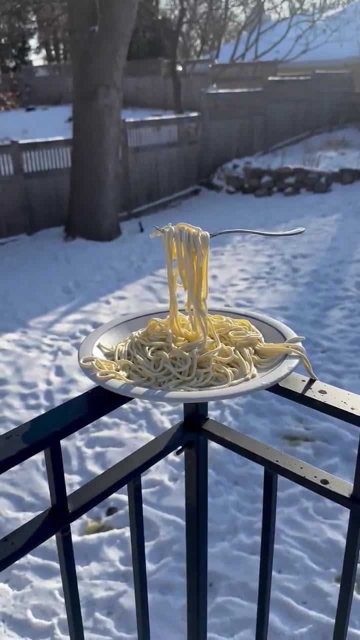 Donmuş spagetti və çəngəl viral oldu