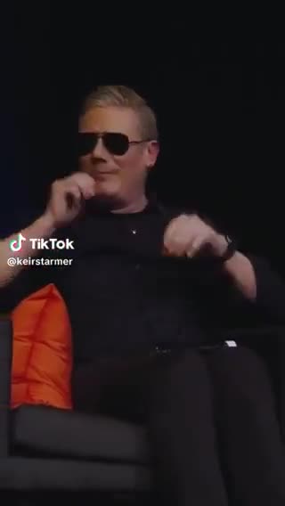 Makronun gün eynəyi taxmasını məsxərəyə qoydu