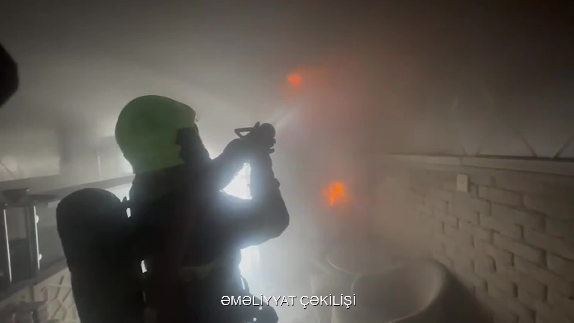 Bakıda şirniyyat mağazasında yanğın