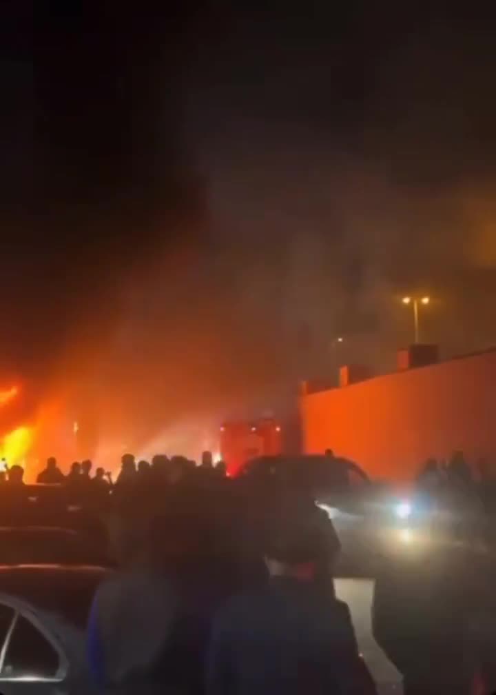 Restorana od vurub, qapıları kilidlədi...