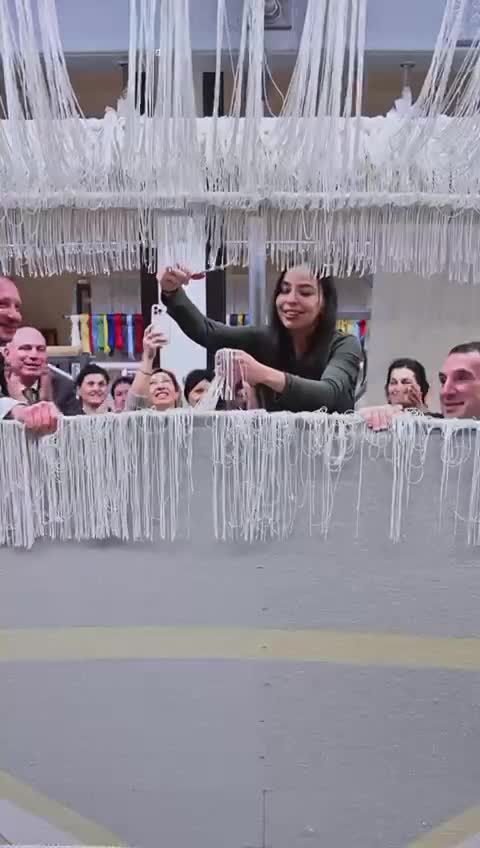 Leyla Əliyeva dünyanın ən böyük dairəvi xalçasını paylaşdı