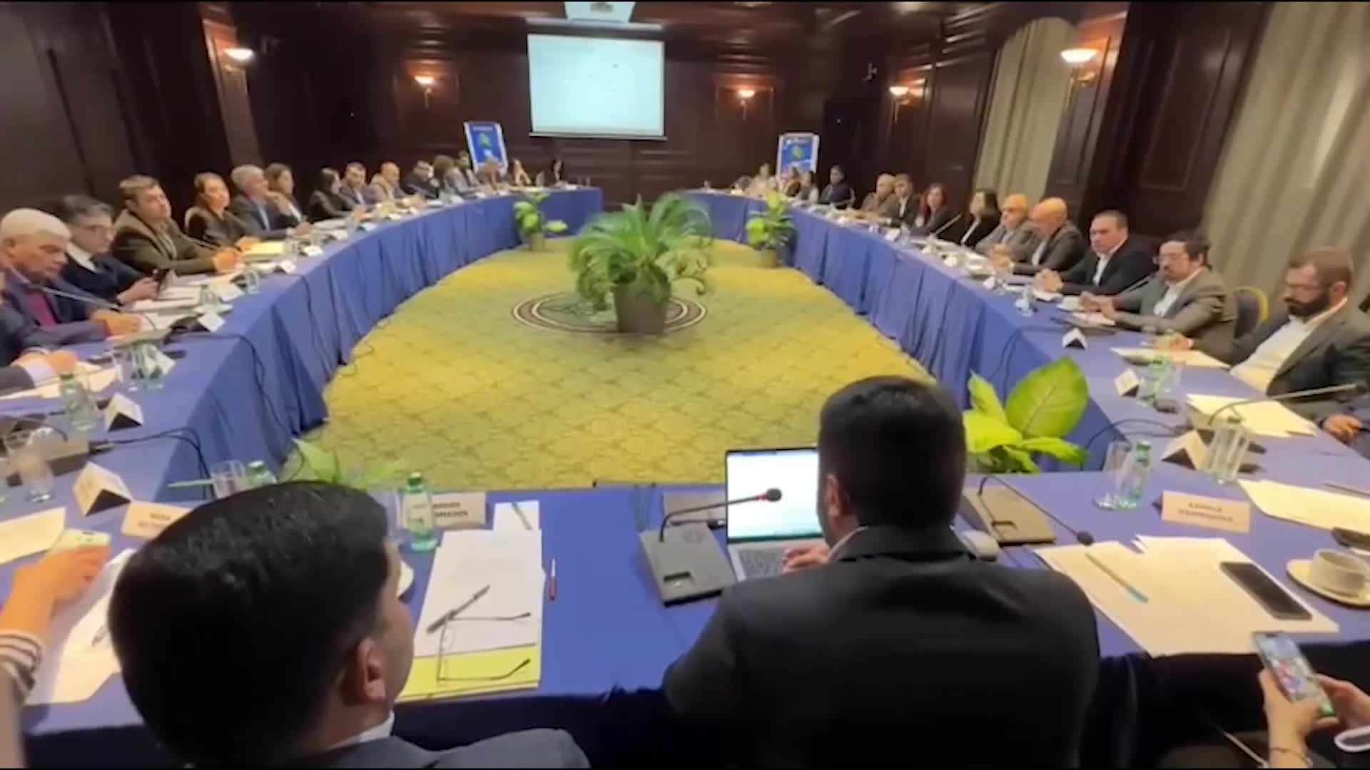 İrəvandakı görüşdən görüntülər