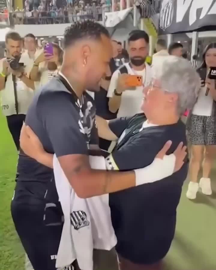 “Onu görsəm, rahat ölə bilərəm” deyən azarkeşi ilə görüşdü