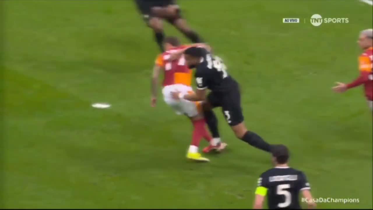 “Qalatasaray” hesabı belə açdı