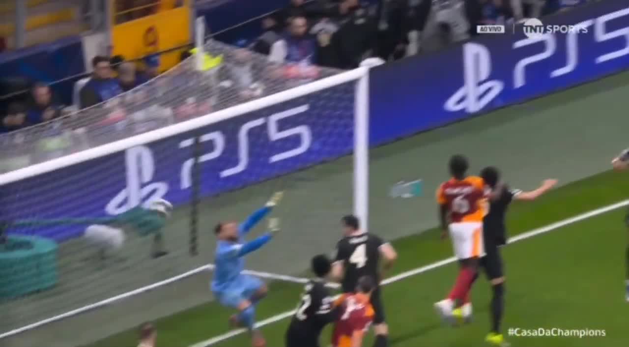 60-cı dəqiqədə Davinson Sançez komandasını önə çıxardı