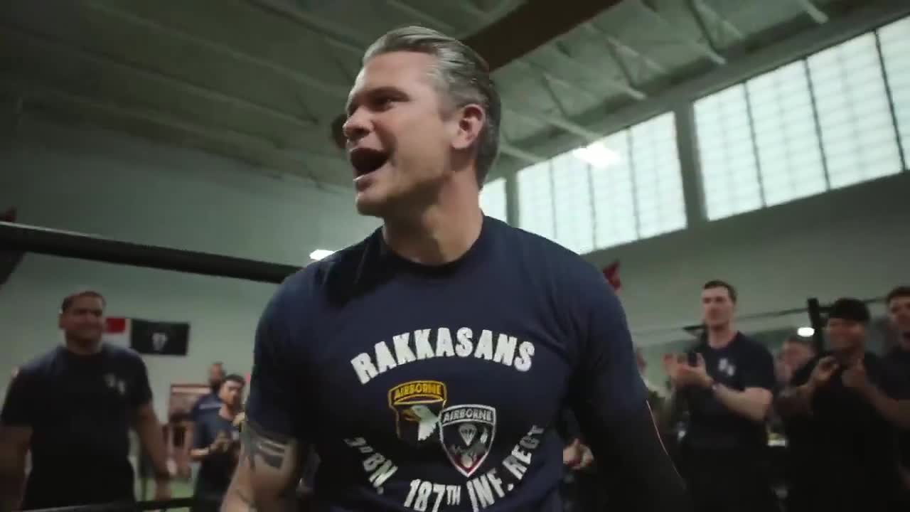 Nazir ağırlıq qaldıraraq gücünü göstərdi