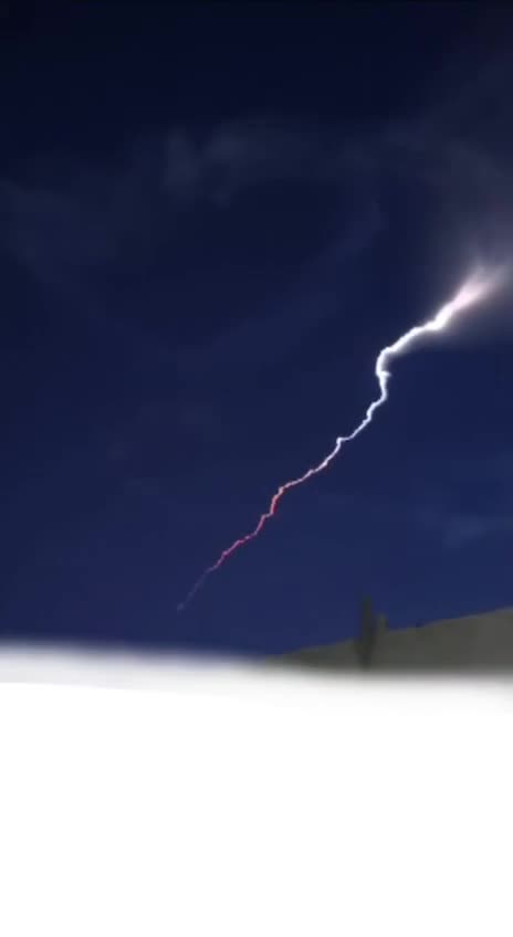 İran İsrailə ballistik raketlər atdı