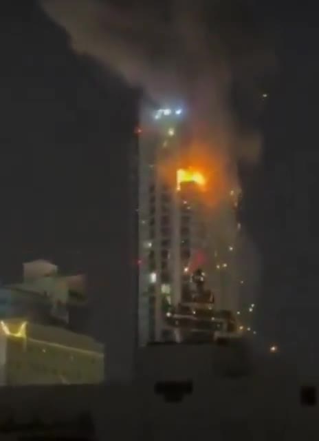 Bəhreyndə göydələnin vurulma anı