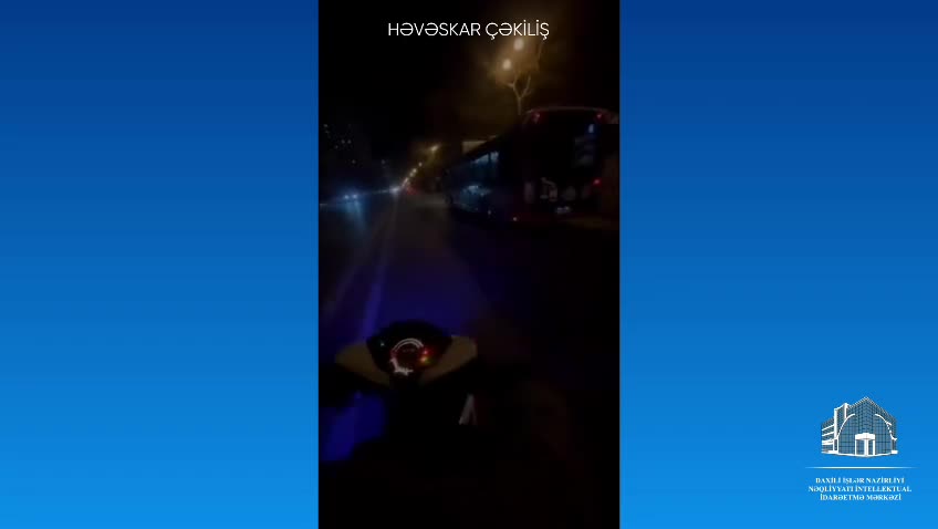 Bakı küçələrində əks istiqamətdə sürən motosikletçilər