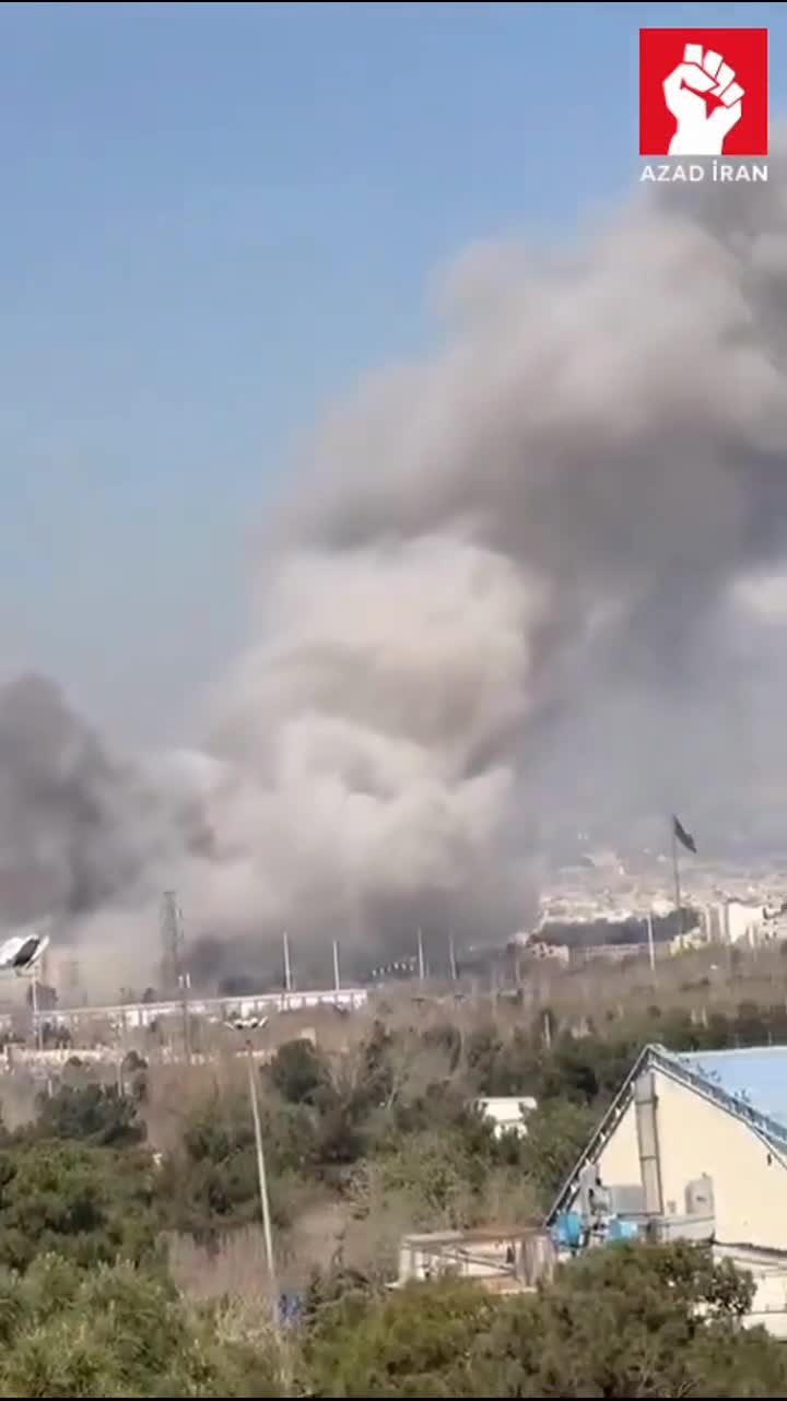 Tehrandakı yaşayış binaları vuruldu