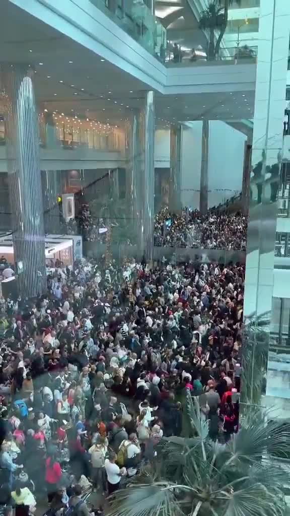 Dubay aeroportunda iynə atsan, yerə düşməz
