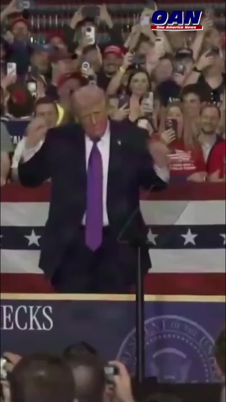 Tramp İranla gərginlik fonunda mitinqdə rəqs etdi