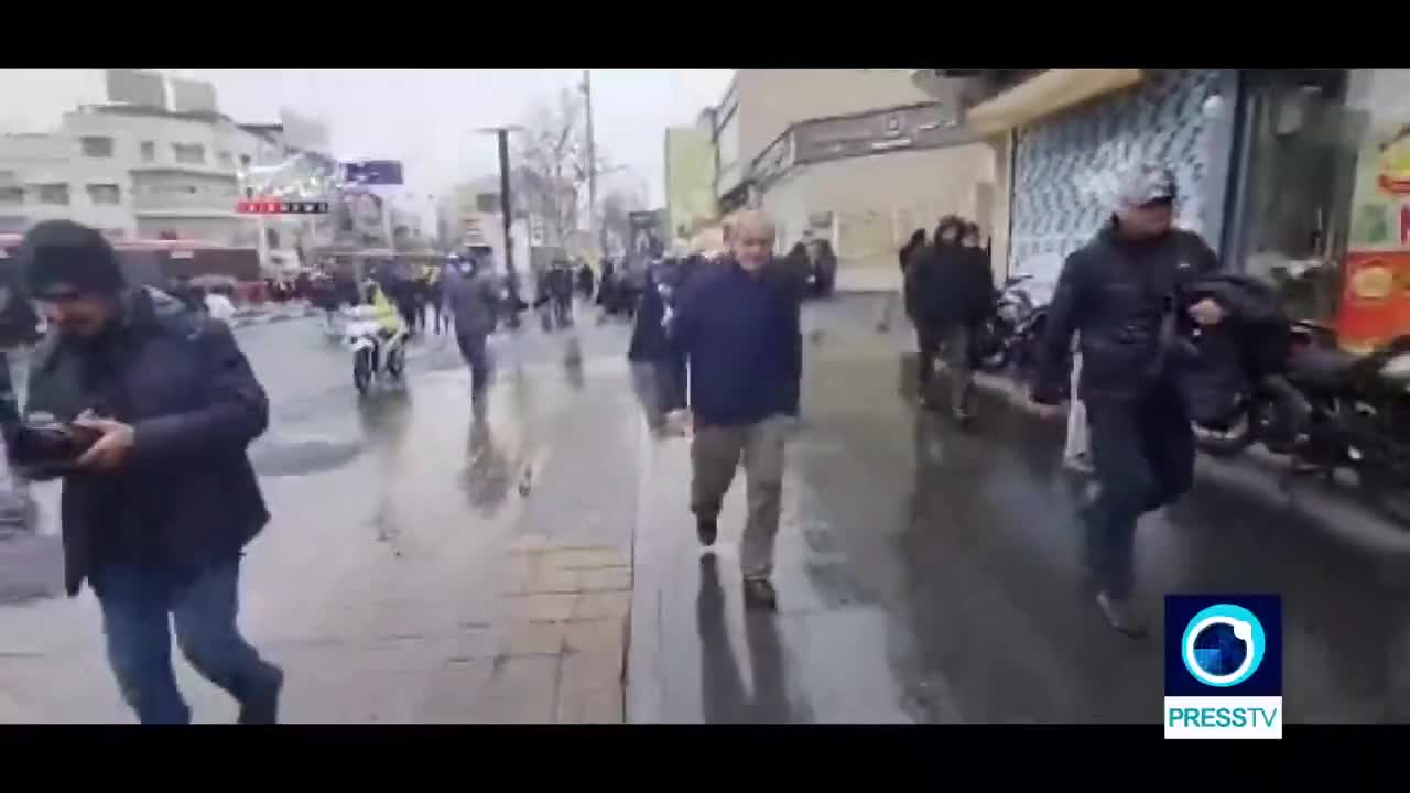 Pezeşkian Tehran küçələrində yürüşdə