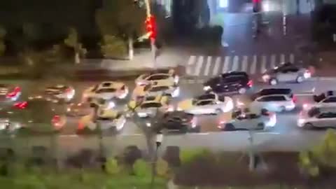 Yanacaqdoldurma məntəqələrində kilometrlərlə tıxac yarandı