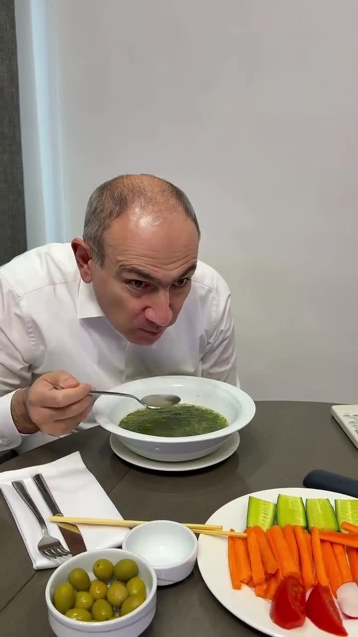 Paşinyan bu dəfə də gicitkən şorbası yedi