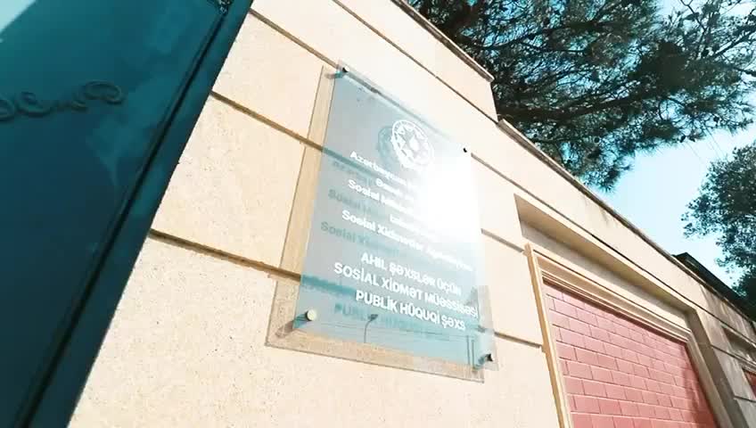 Papağı atan da xoşbəxtdir, qapısı döyülən də...