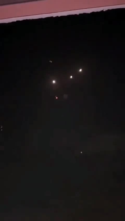 İran raketləri Təl-Əviv səmasında