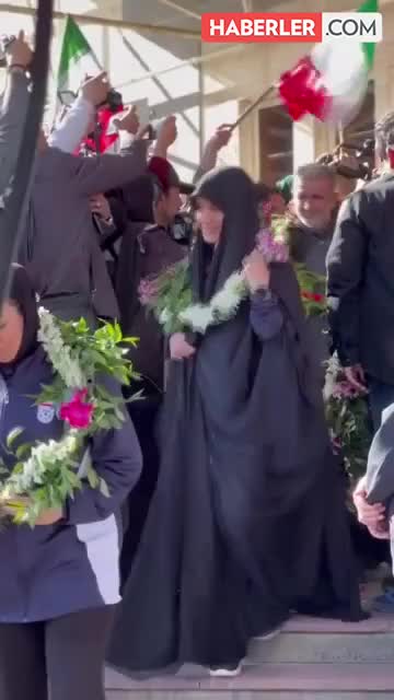 İranlı qadın futbolçular ölkələrinə qayıtdılar