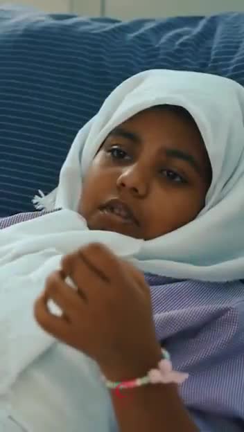 Minabdakı məktəbə hücumdan sağ çıxan qız danışdı