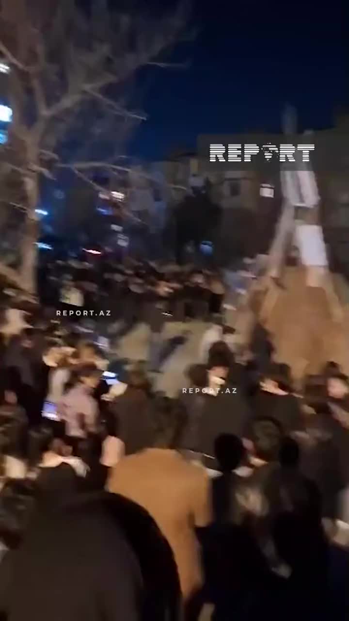 Bayram tonqalına atılan benzin partlayış yaratdı