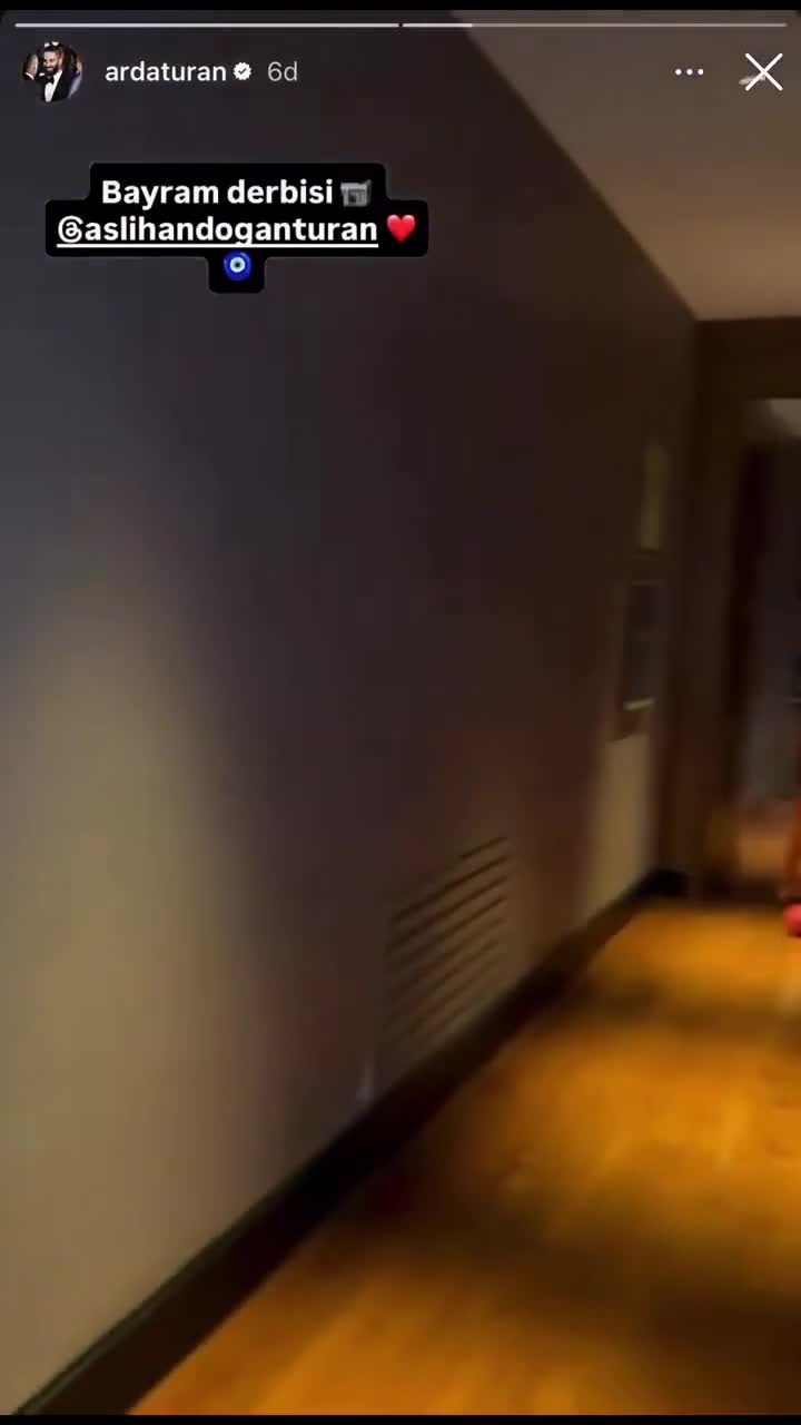 Arda Turan dəhlizdə futbol oynadı...