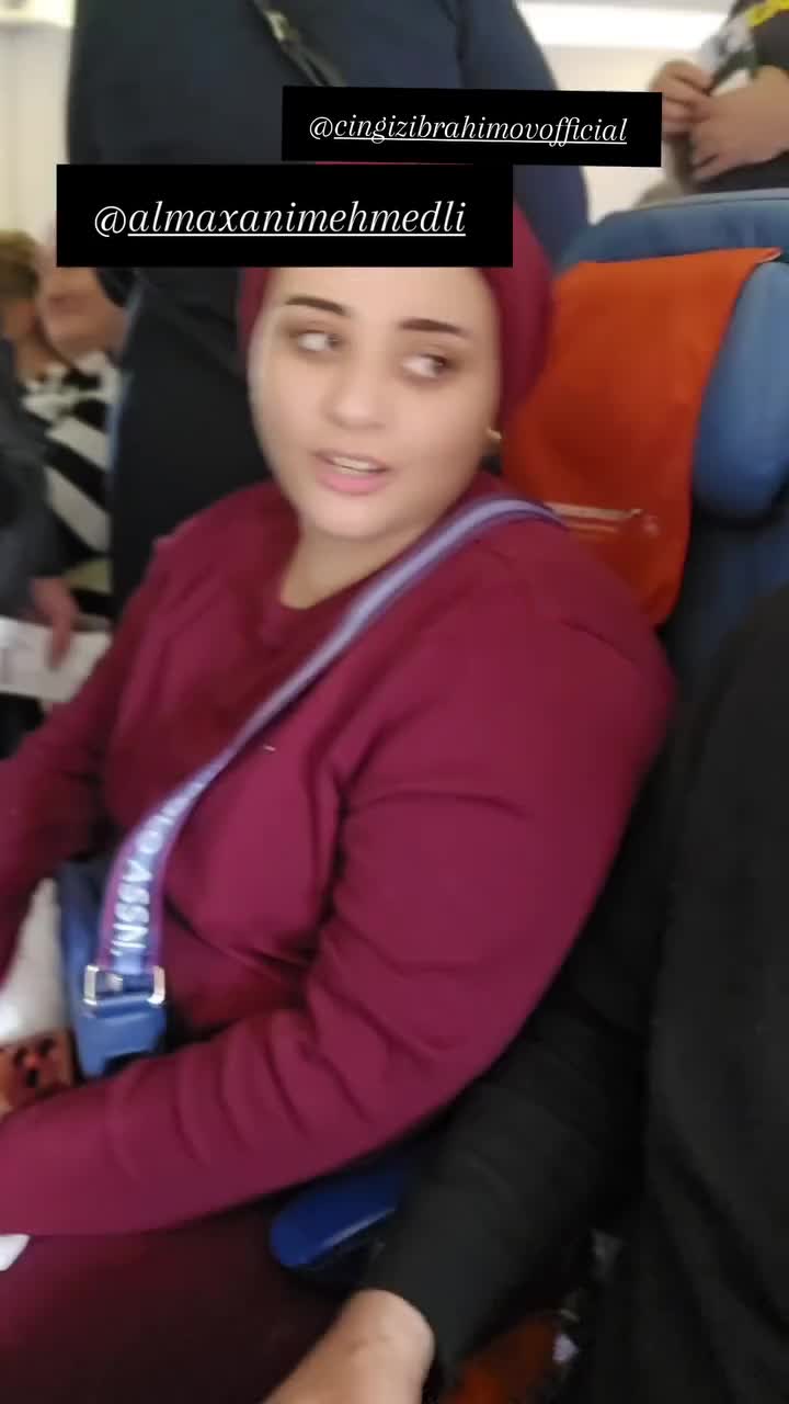 Bakıya uçan təyyarə quşlarla toqquşdu