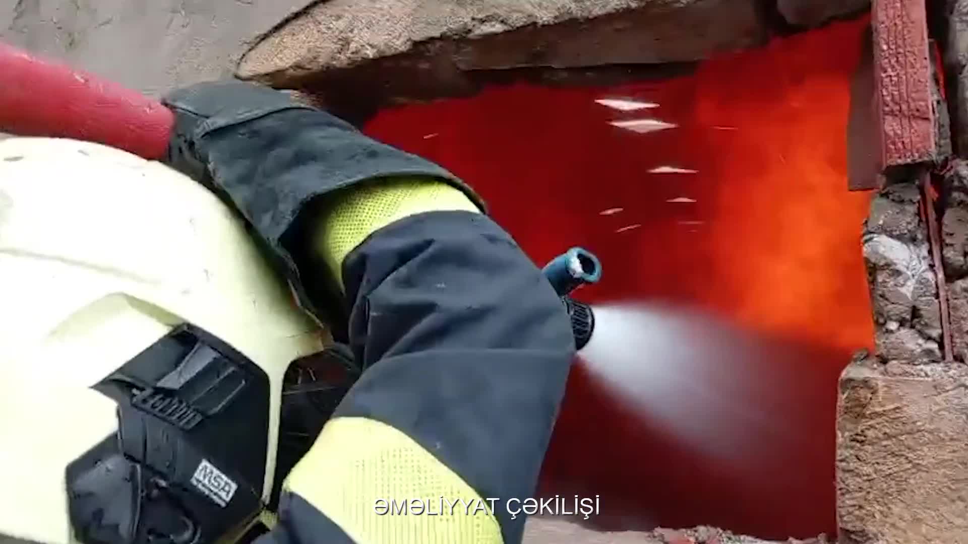 Binəqədidə anbar yanır