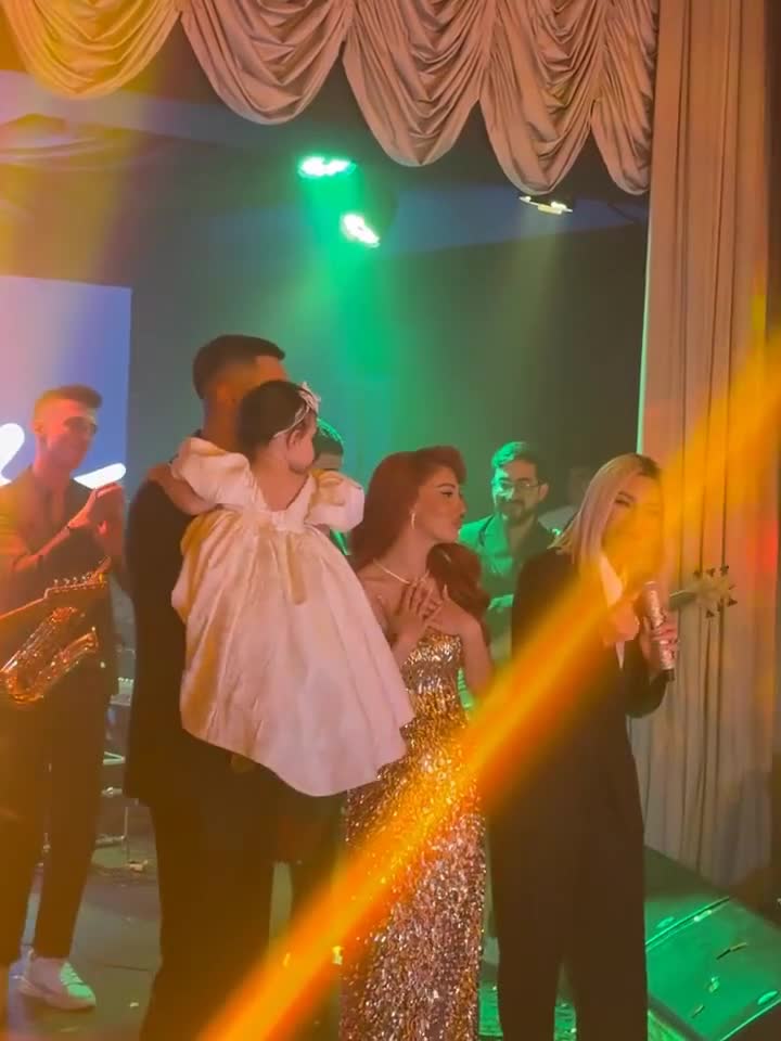 Toralın kiçik qızının ad günündən görüntülər