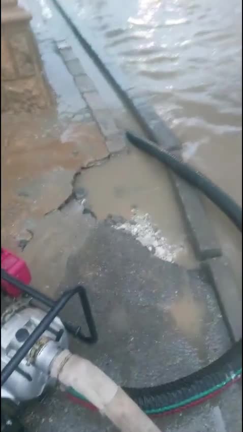 Bakıda yağış suları belə təmizlənir