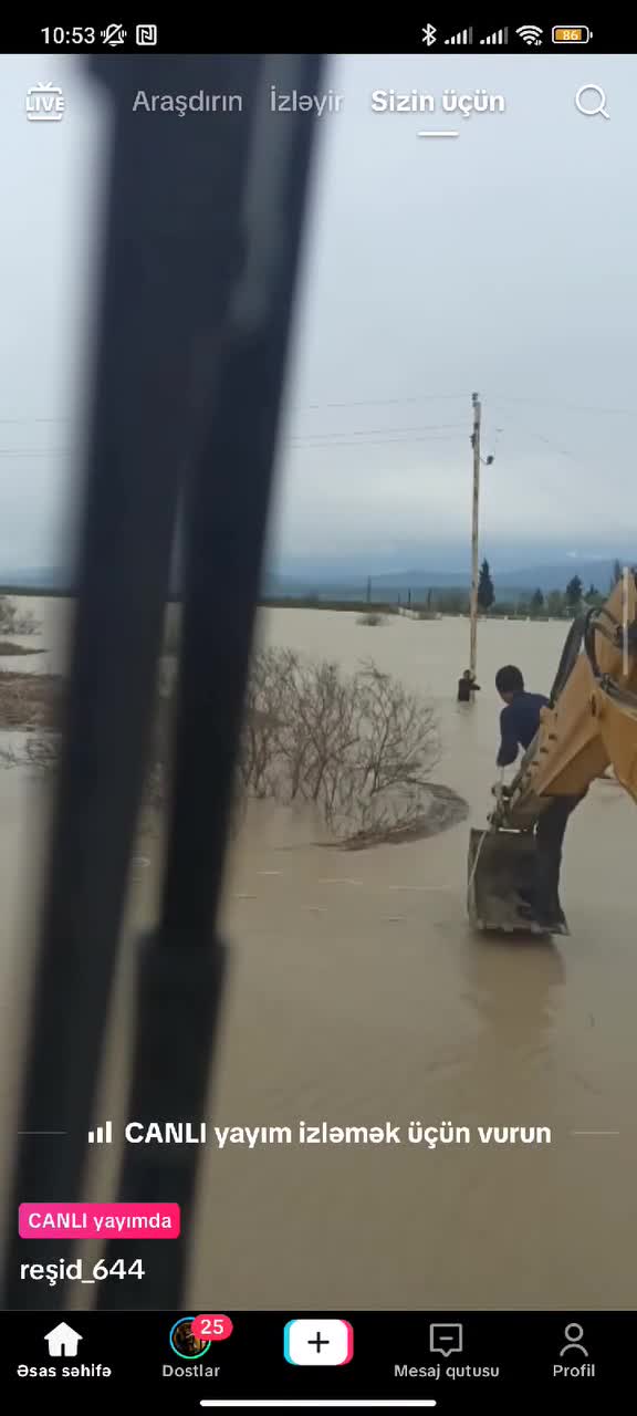 Köməksiz qalan şəxsi vətəndaşlar xilas etdi