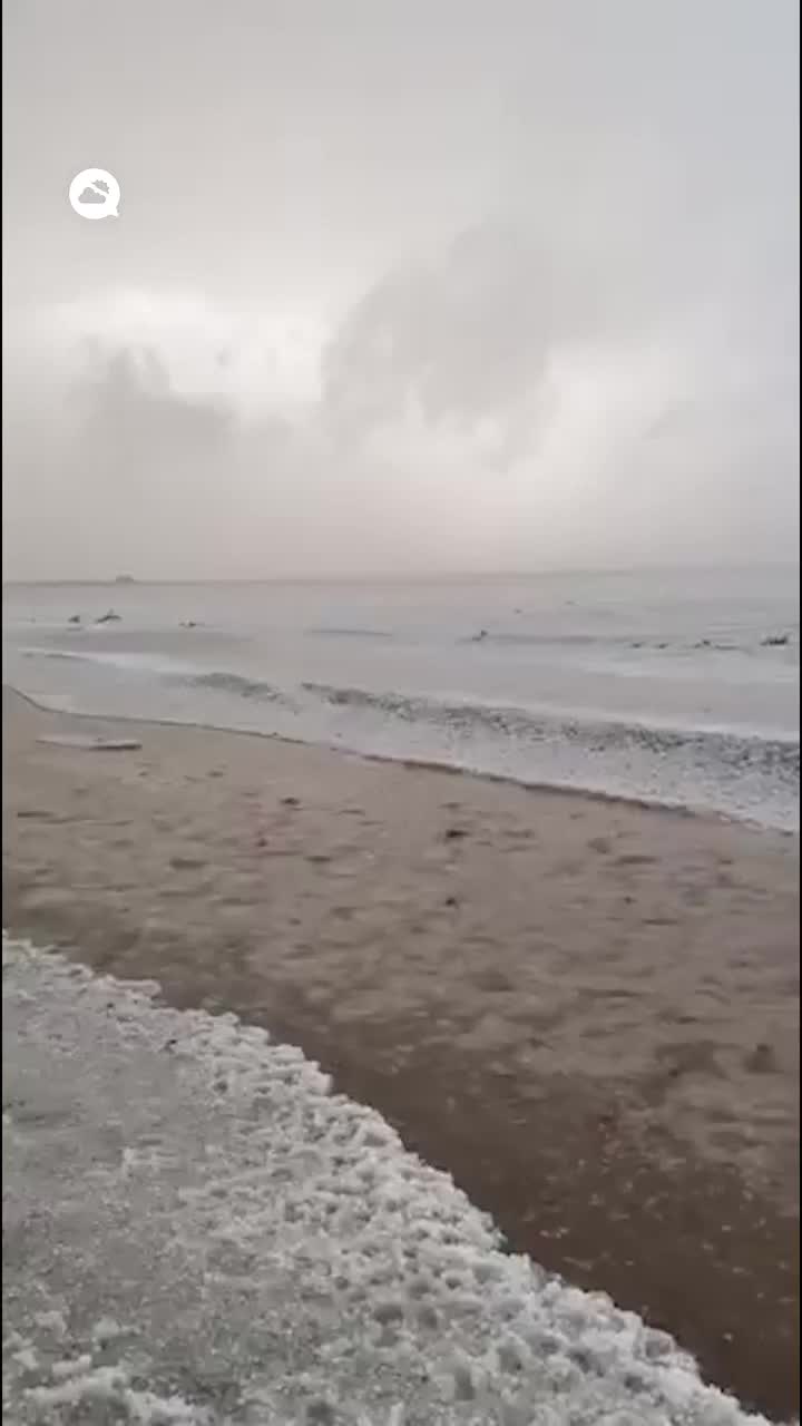 Səhraya dolu yağdı