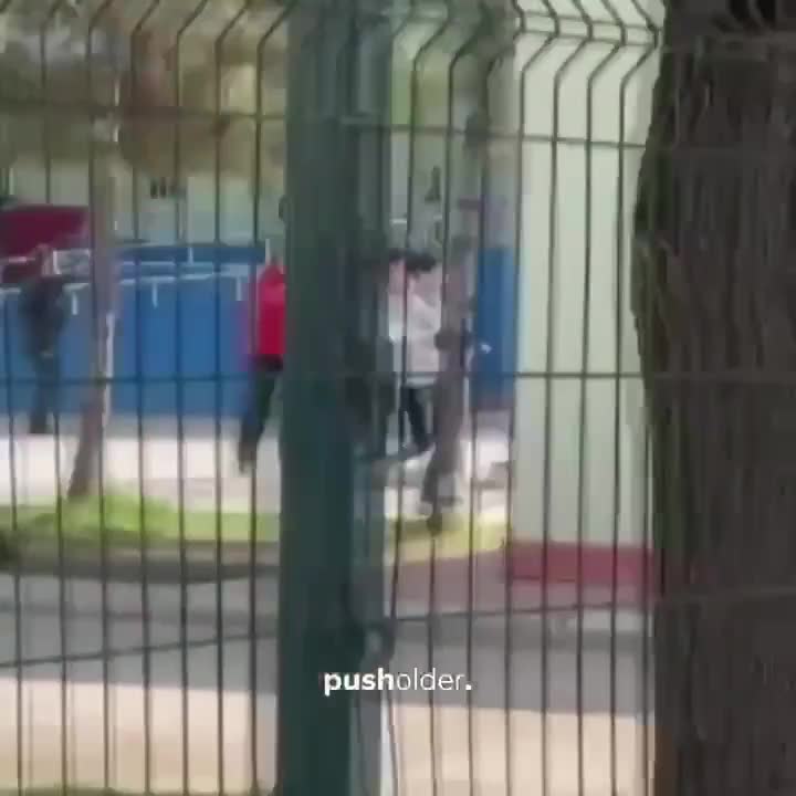 Türkiyədə liseyə silahlı hücum