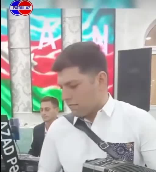  Minaya düşən Muğan toyda musiqi ifa edərkən