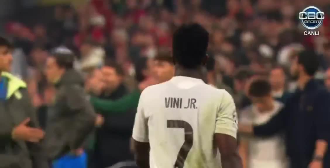 2 qol vuran Arda bu dəfə “qırmızı” ilə fərqləndi